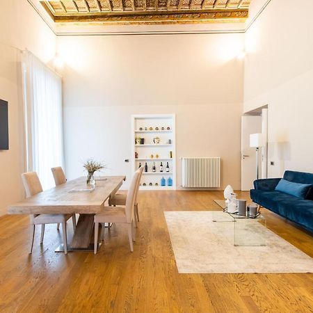 Moncada Suites & Apartments Palermo Bagian luar foto