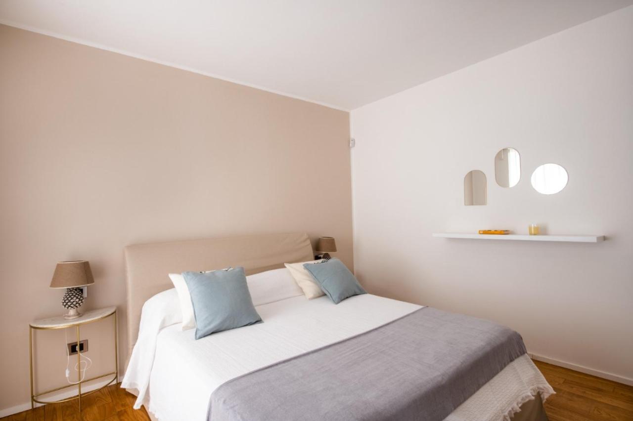 Moncada Suites & Apartments Palermo Bagian luar foto