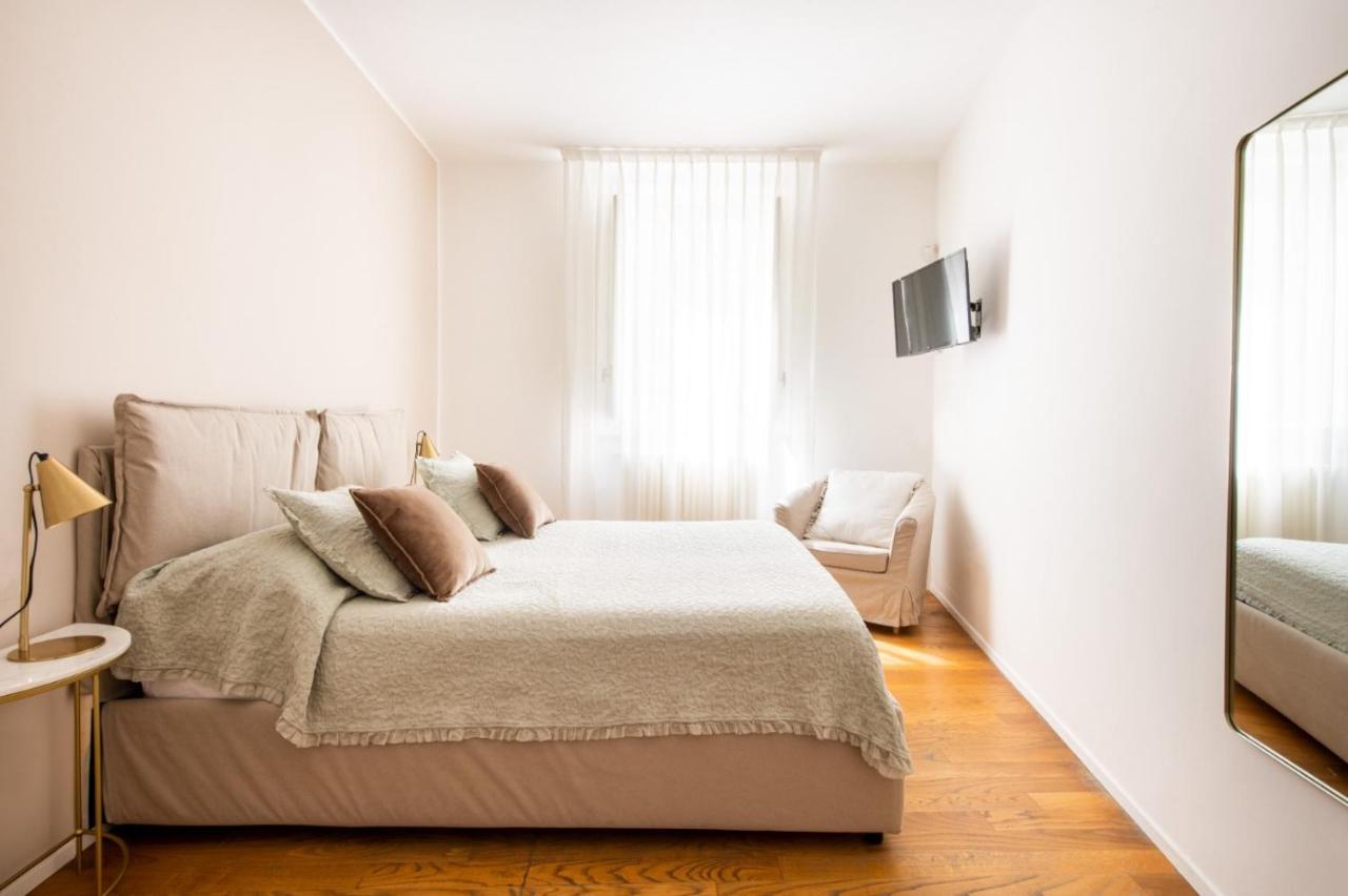 Moncada Suites & Apartments Palermo Bagian luar foto