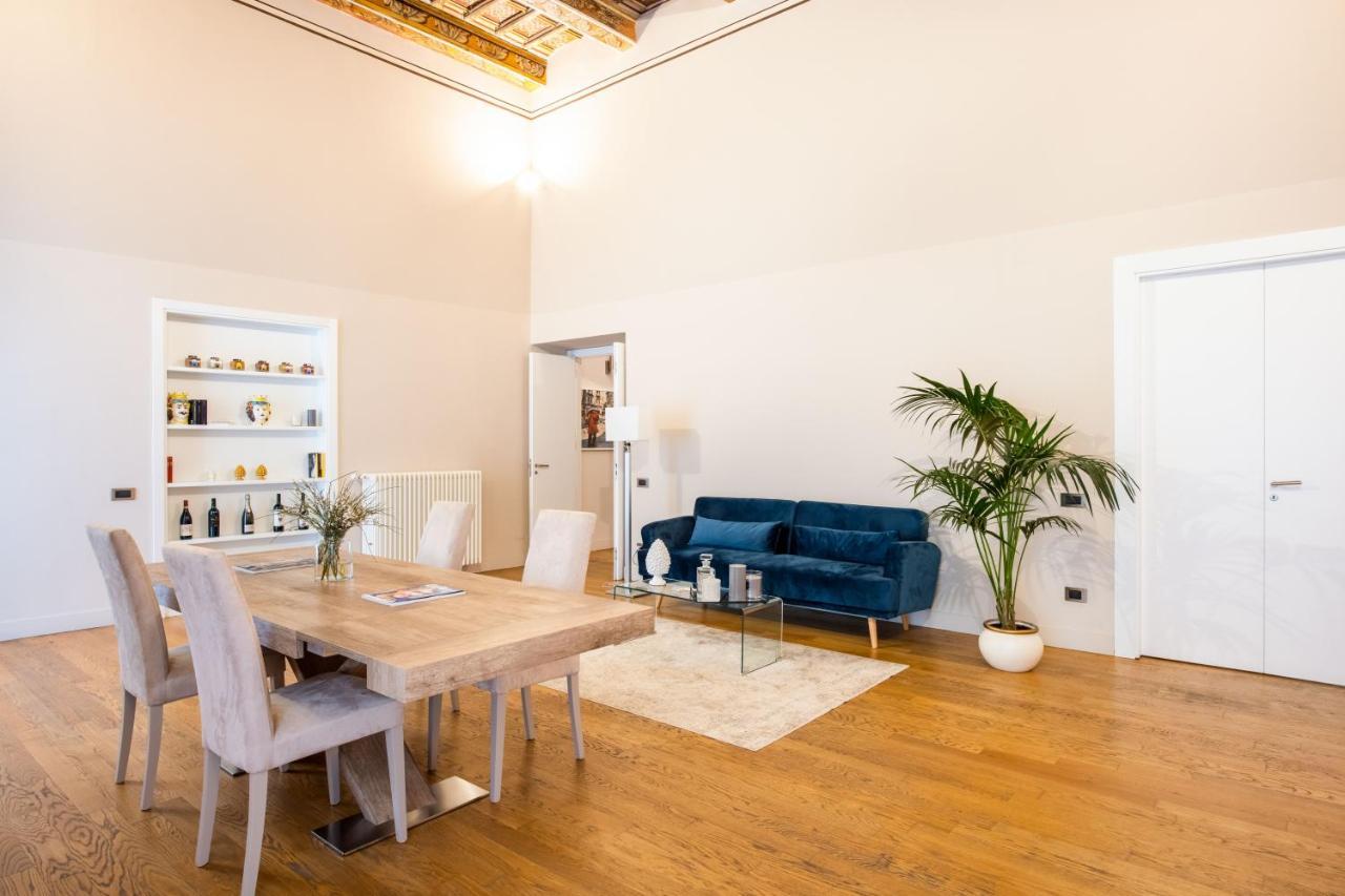 Moncada Suites & Apartments Palermo Bagian luar foto