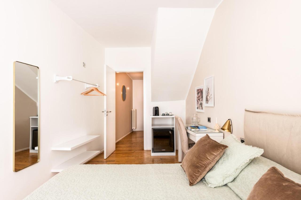 Moncada Suites & Apartments Palermo Bagian luar foto