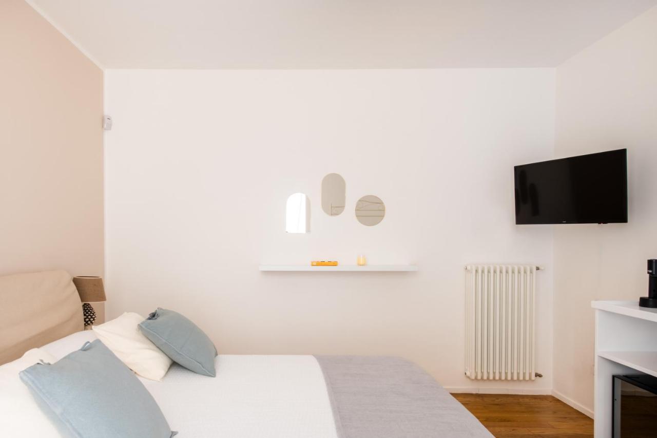 Moncada Suites & Apartments Palermo Bagian luar foto