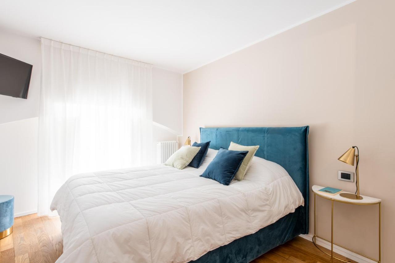Moncada Suites & Apartments Palermo Bagian luar foto