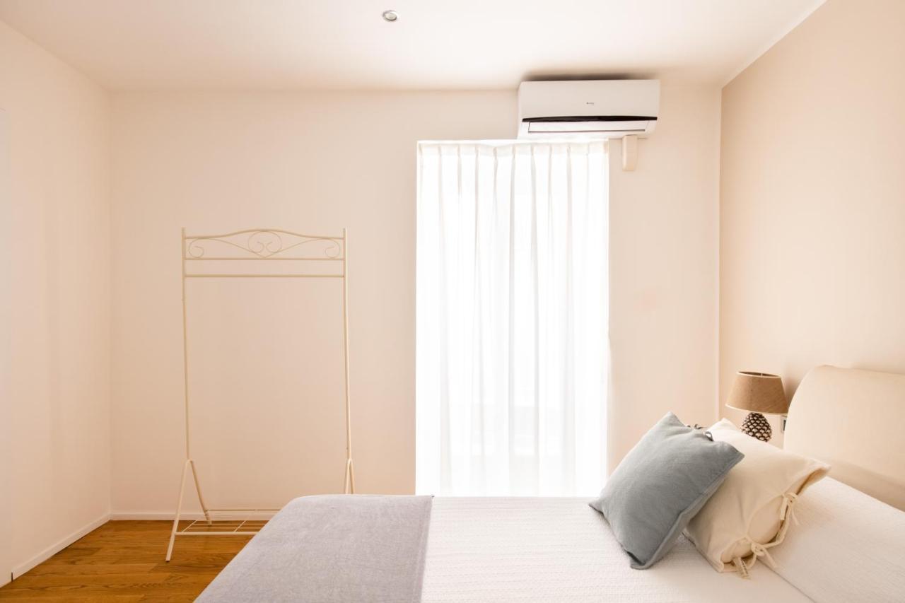 Moncada Suites & Apartments Palermo Bagian luar foto