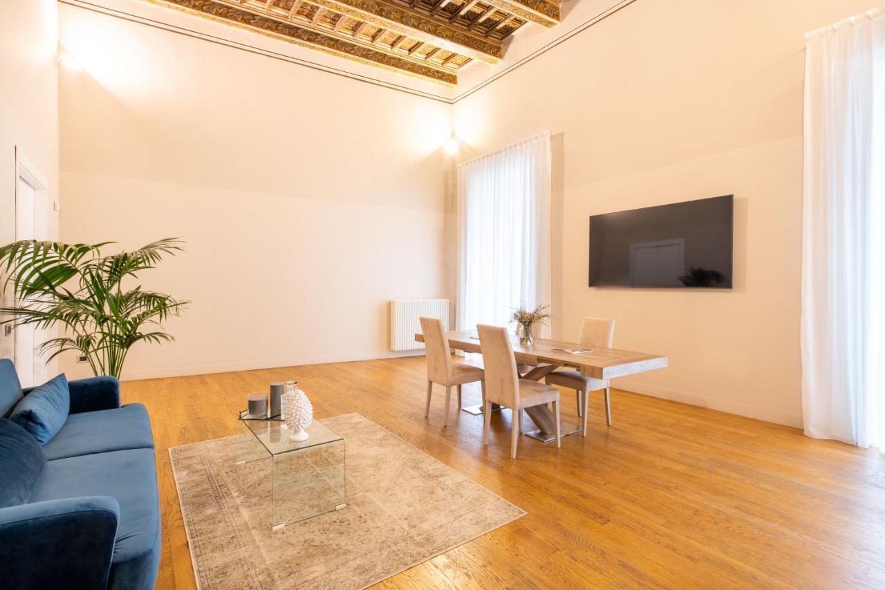 Moncada Suites & Apartments Palermo Bagian luar foto