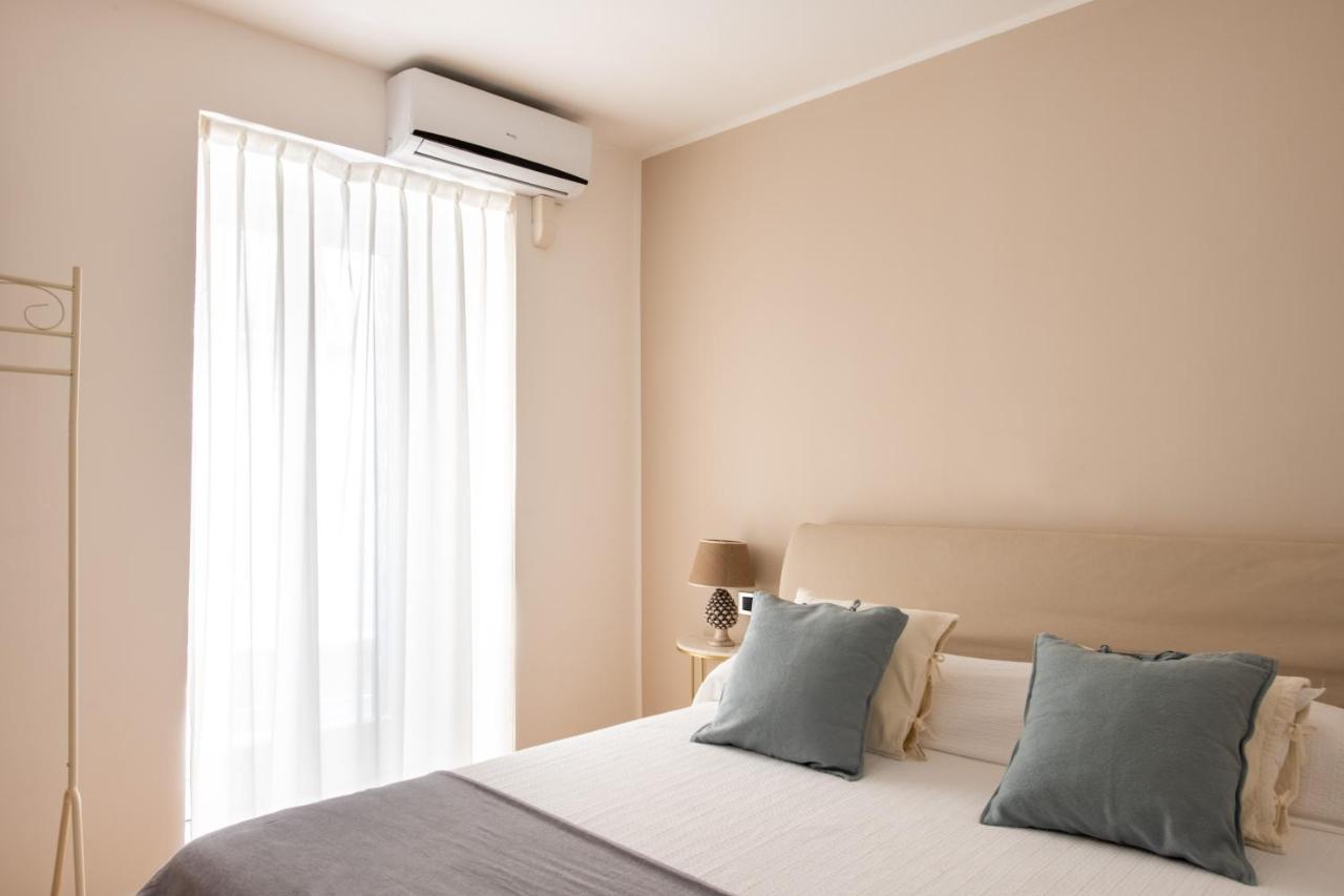 Moncada Suites & Apartments Palermo Bagian luar foto