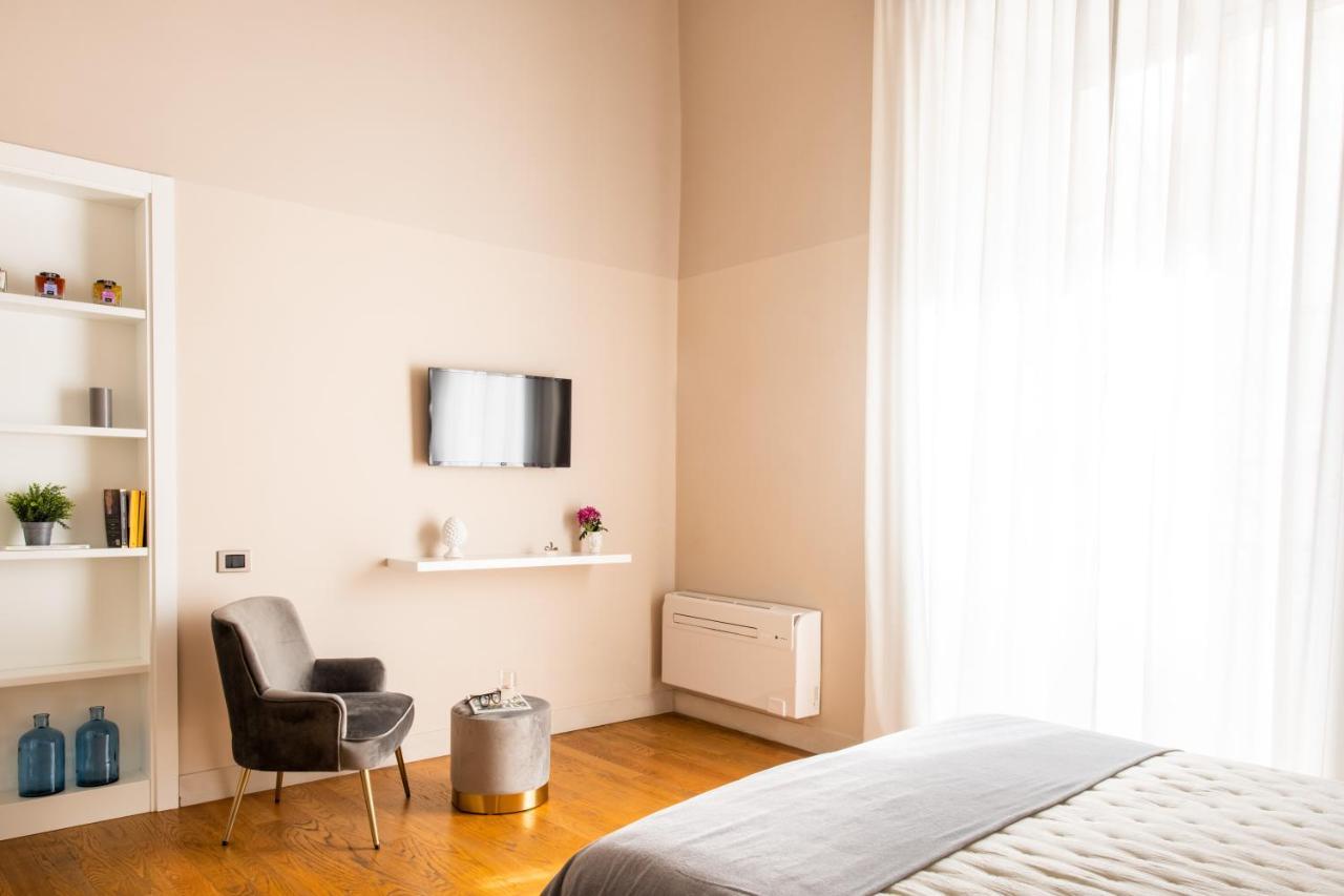 Moncada Suites & Apartments Palermo Bagian luar foto