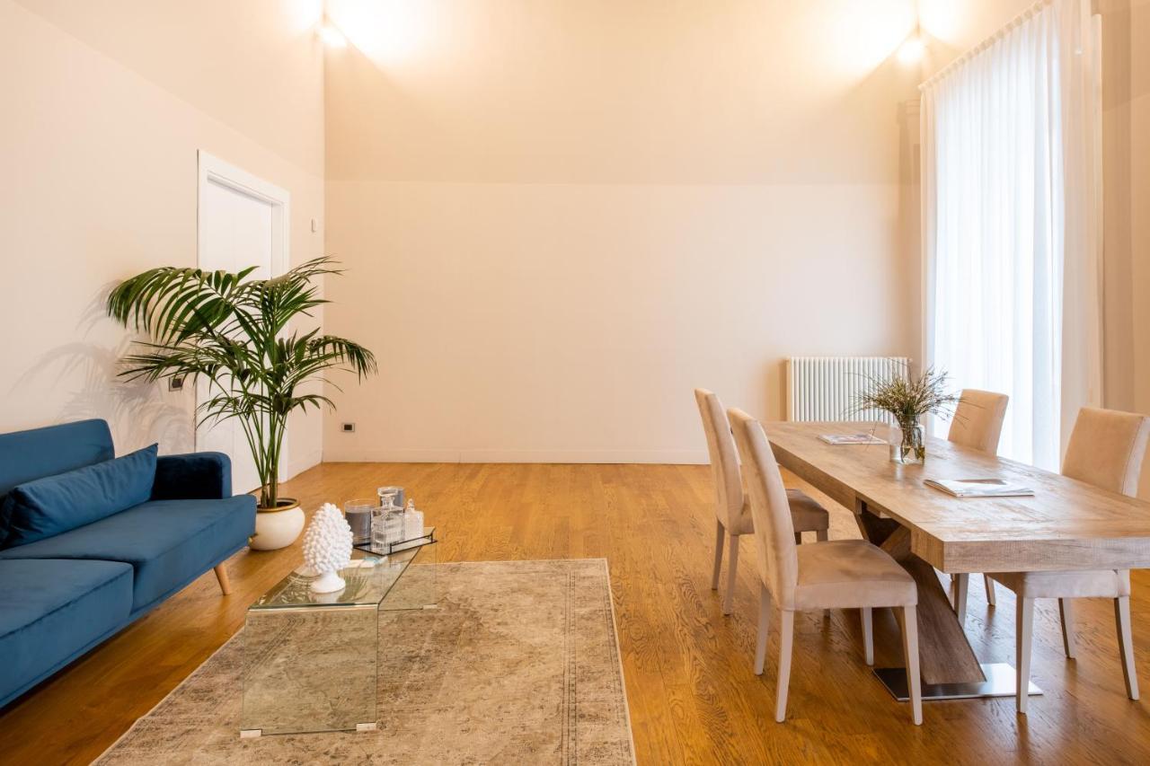 Moncada Suites & Apartments Palermo Bagian luar foto