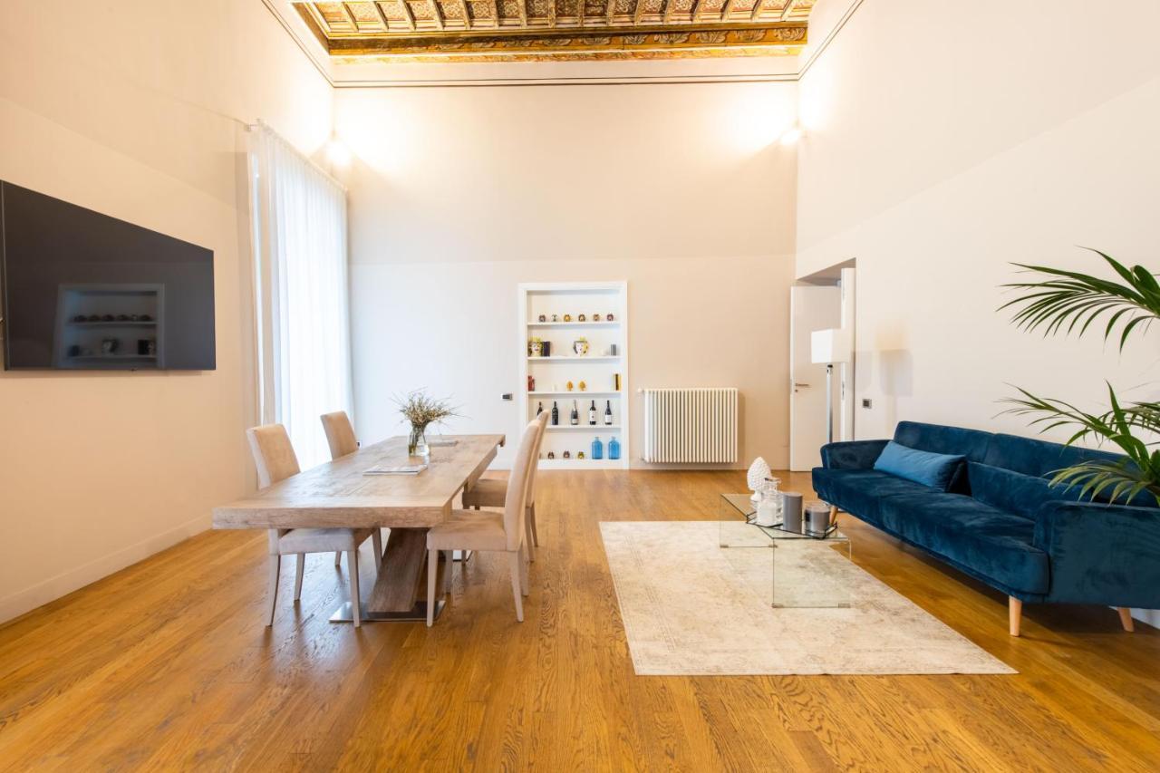 Moncada Suites & Apartments Palermo Bagian luar foto