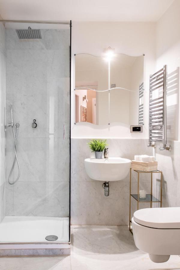Moncada Suites & Apartments Palermo Bagian luar foto