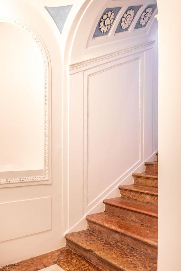 Moncada Suites & Apartments Palermo Bagian luar foto