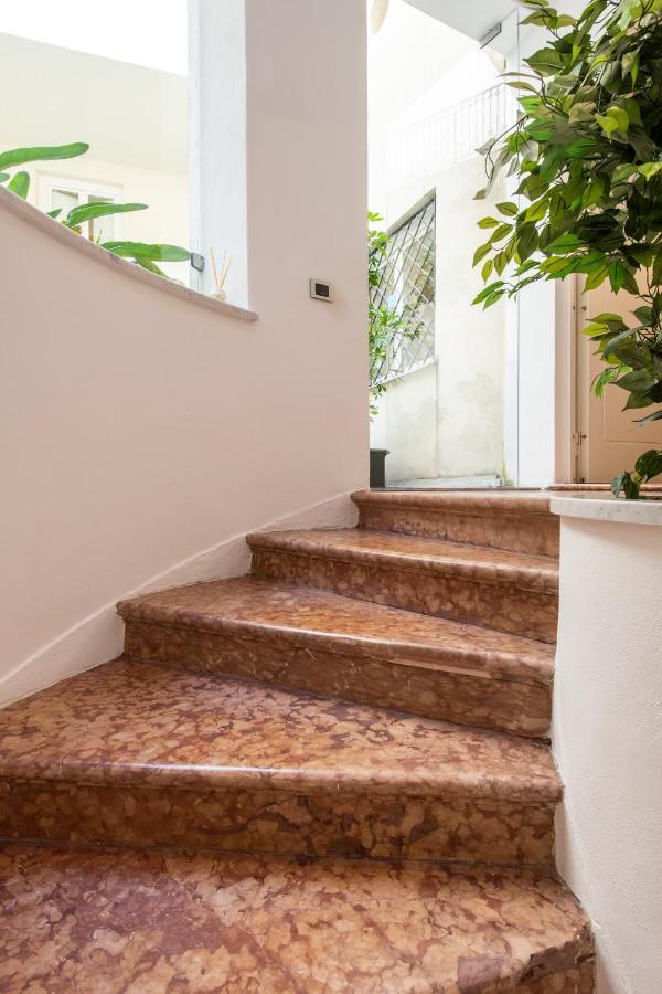 Moncada Suites & Apartments Palermo Bagian luar foto