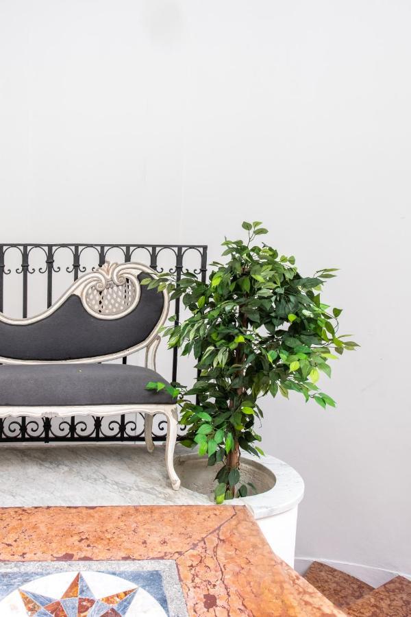 Moncada Suites & Apartments Palermo Bagian luar foto