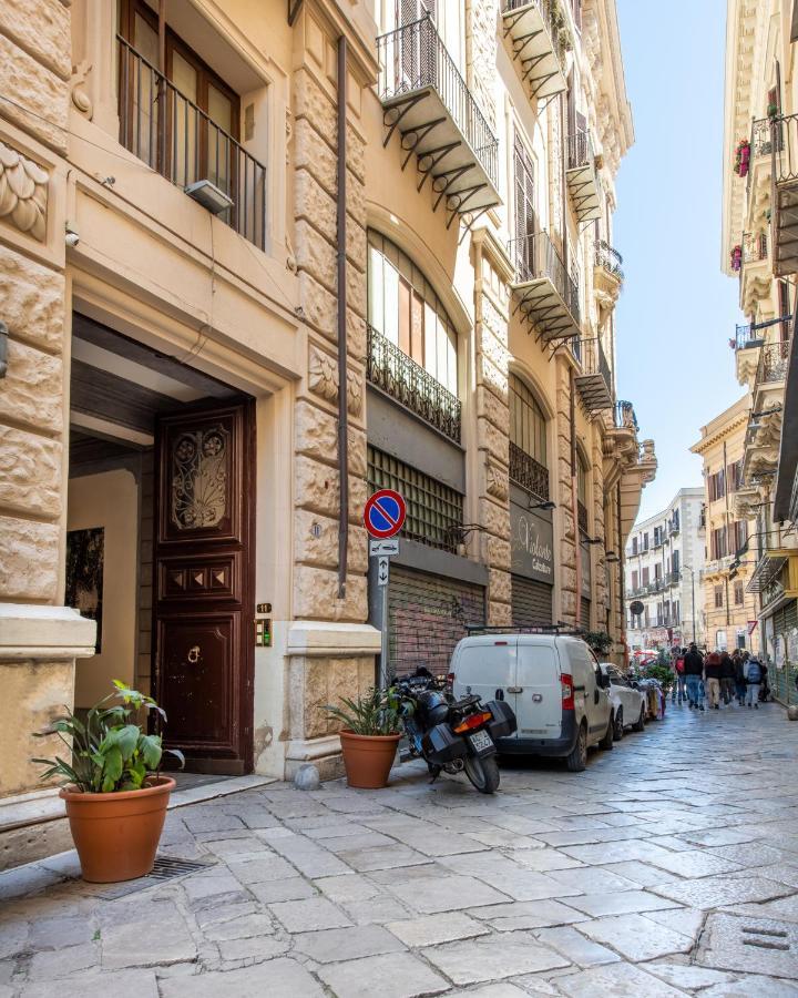 Moncada Suites & Apartments Palermo Bagian luar foto