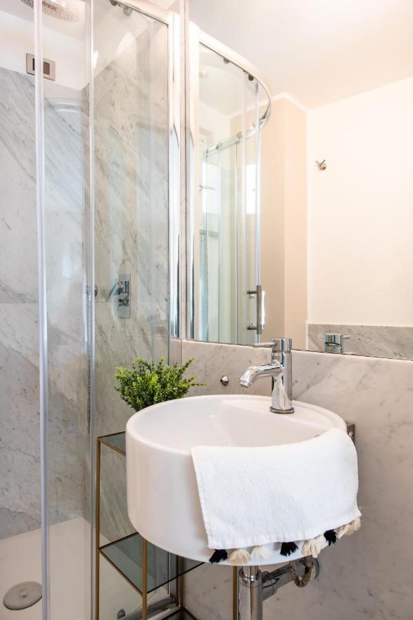 Moncada Suites & Apartments Palermo Bagian luar foto